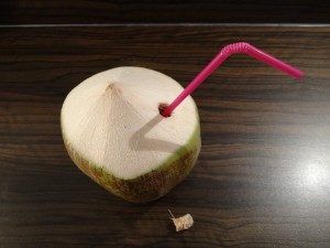 Wie öffne ich eine Kokosnuss?