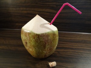 Wie öffne ich eine Kokosnuss?