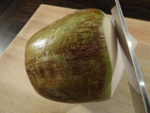 Wie öffne ich eine Kokosnuss?