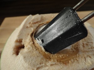 Wie öffne ich eine Kokosnuss?